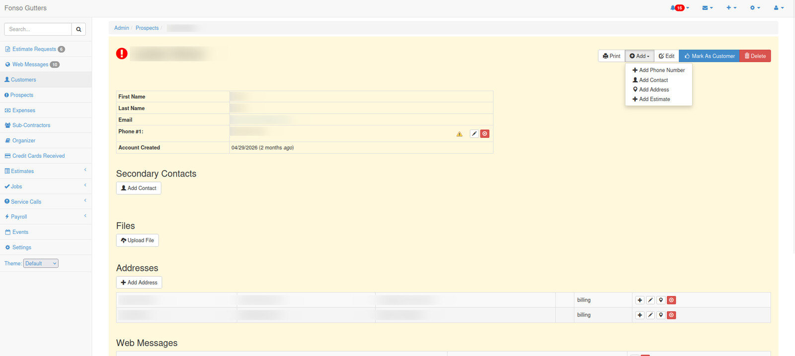 Une fiche de prospect, avec coordonnées, adresses et une conversion en client en un clic.